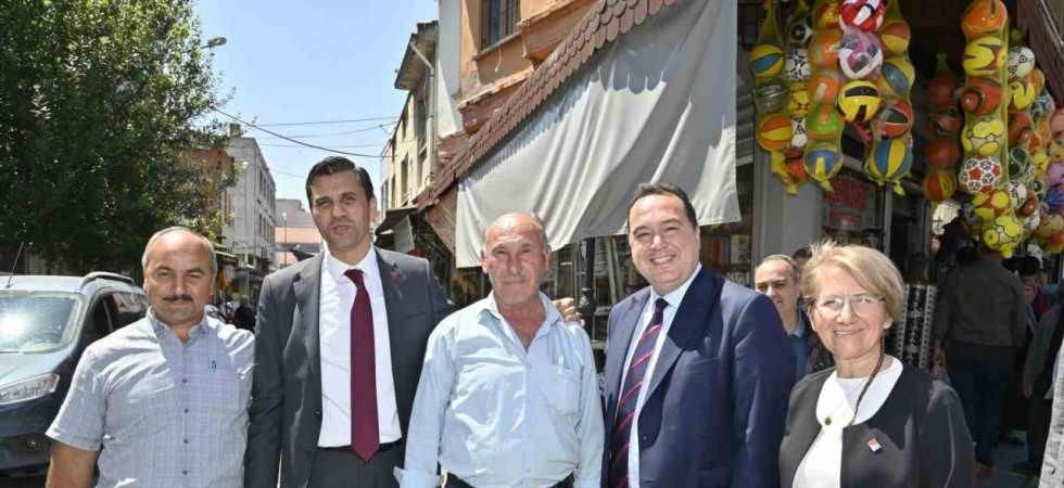 Başkan Zeyrek, Akhisar Pazaryeri esnafını ziyaret etti