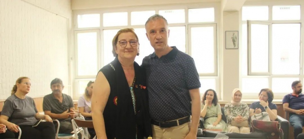 Emekliye ayrılan Handan öğretmene duygusal veda