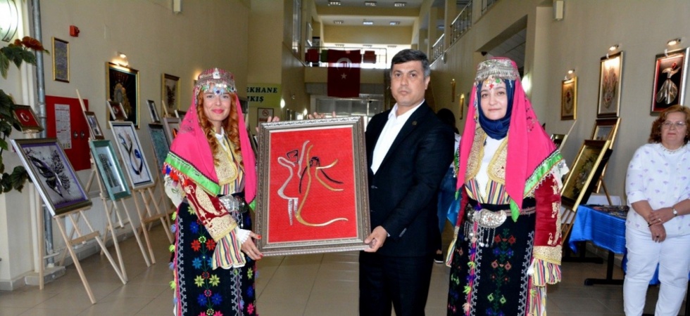 Manisalı öğrencilerden sanat sergisi