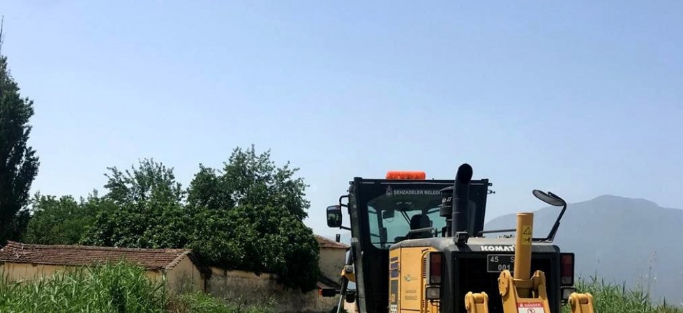 Şehzadeler Belediyesi ova yollarını düzenliyor