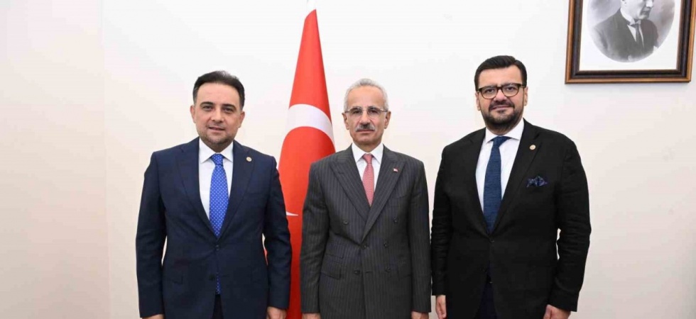 AK Partili vekiller Manisa’nın ulaştırma projelerini Bakan Uraloğlu ile görüştü