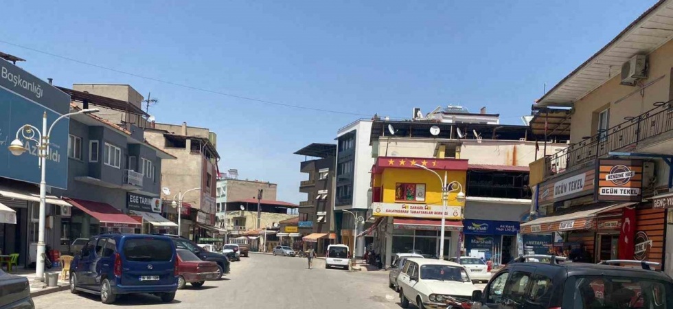 Aşırı sıcaklarla boğuşan Sarıgöl’de cadde ve sokaklar boş kaldı