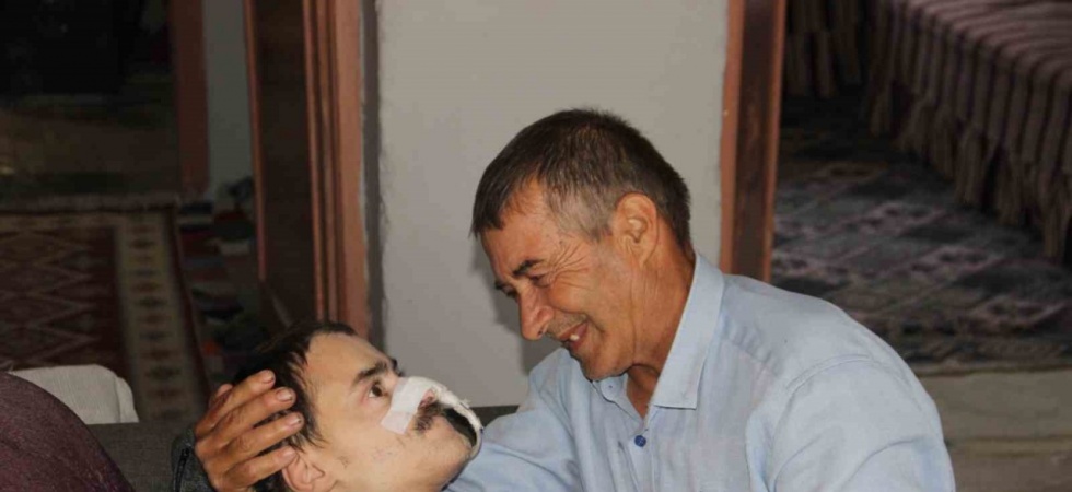 Engelli oğluna ömrünü adayan baba evsiz kalmanın eşiğinde