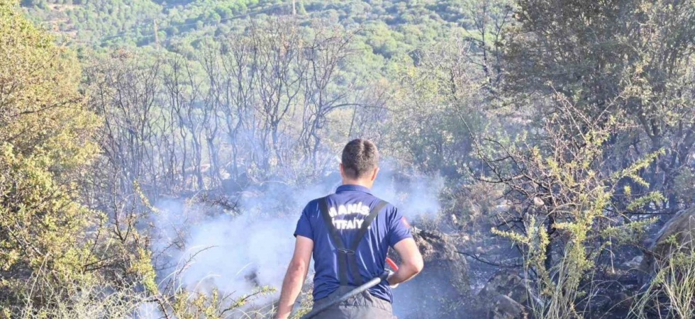 Manisa İtfaiyesinin yangınlarla mücadelesi devam ediyor