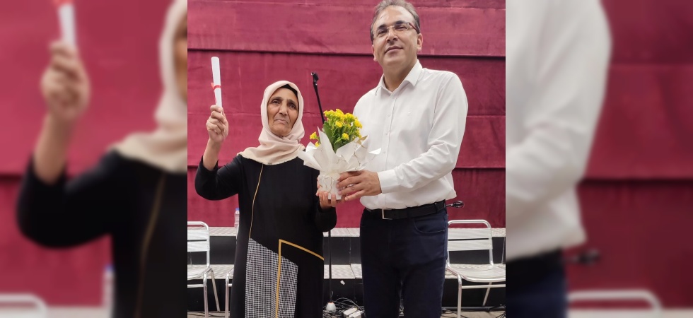 ’Öğrenmenin yaşı olmaz’ dedi 65 yaşında okuma yazmayı öğrendi