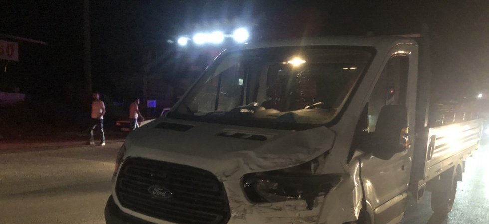 Otomobil ile transit araç çarpıştı: 3 yaralı