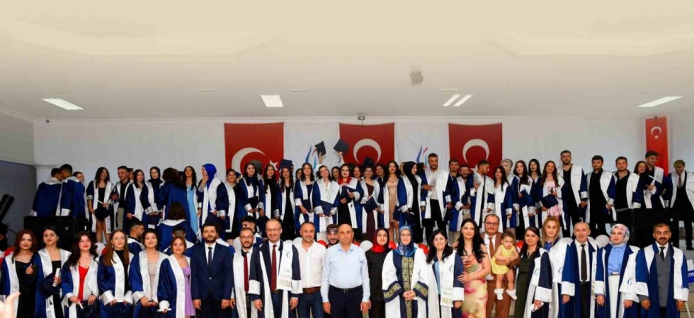 Sarıgöl MYO 21. dönem mezunların verdi
