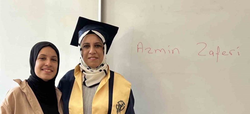 Velisi olduğu okuldan mezun oldu