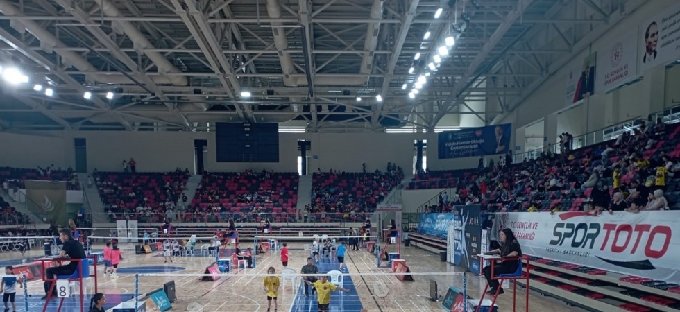 Kulalı minik badmintoncular başarıya imza attı