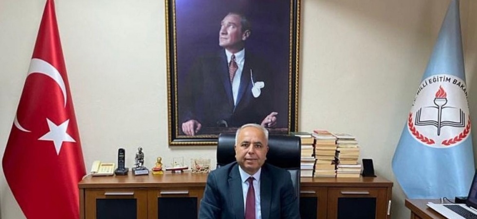 21 yıllık müdür görevi devretti