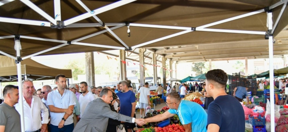 Başkan Balaban Muradiye Pazaryeri’nde esnaf ziyareti yaptı