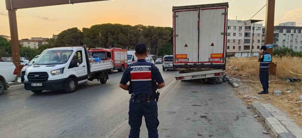 Motosiklet park halindeki tıra çarptı: 1 ölü, 1 yaralı