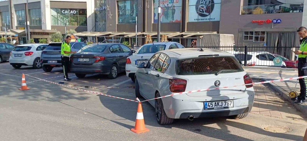 Otomobile çarpan motosiklet sürücüsü hayatını kaybetti