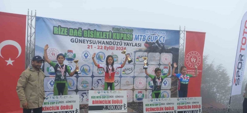 Akhisarlı bisikletçilerin başarıları artarak devam ediyor