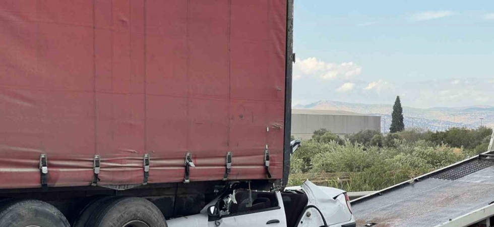 Hurdaya dönen araçtan sağ çıktı