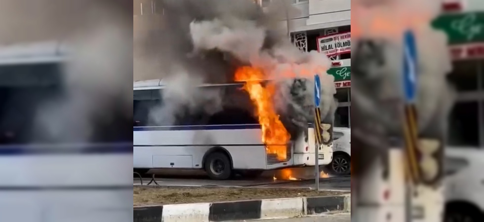 Manisa’da işçi servisi alev alev yandı