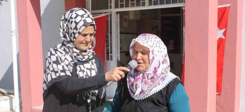 Mezun olduğu okulda 59 yıl sonra şiir okudu