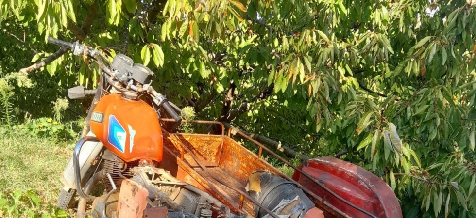 Sepetli motosiklet rampayı çıkarken devrildi: 1 ölü, 2 yaralı