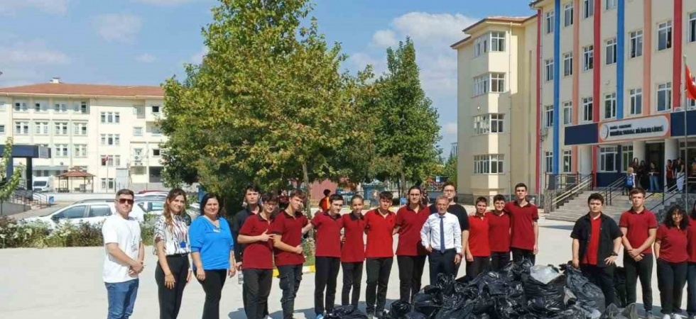 Öğrencilerden geri dönüşüme destek