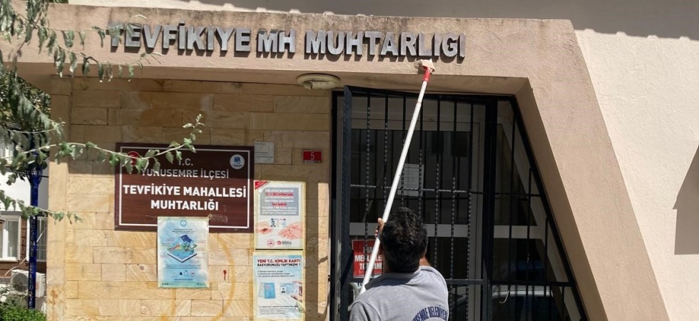 Yunusemre’den muhtarlıklara bakım çalışması