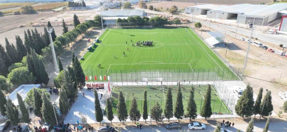 Manisa’ya 245 seyircili yeni futbol sahası kazandırıldı