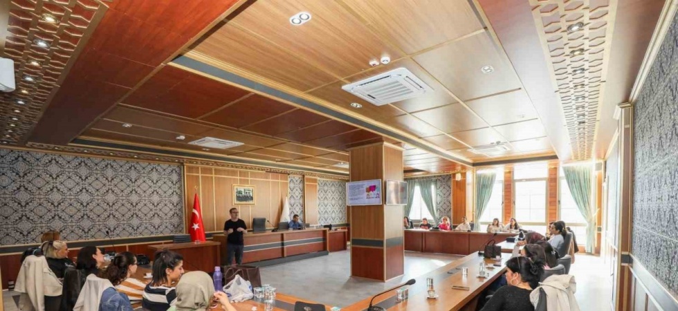 Yunusemre Belediyesinin eğitmenleri eğitimden geçti