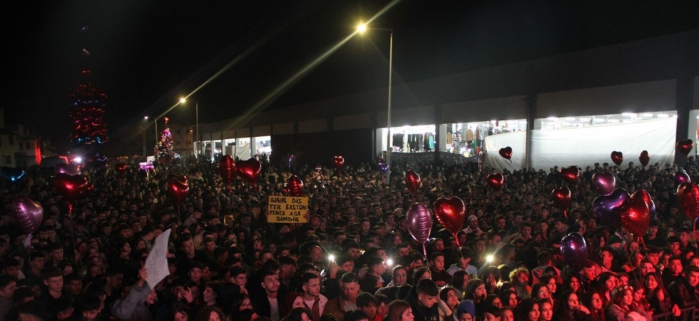 Kula Alışveriş Festivali’nin ikinci gününde Yener Çevik sahne aldı