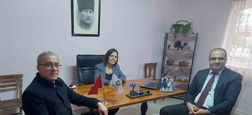 Sarıgöl’ün ilk kadın muhtarı çalışma ofisini açtı