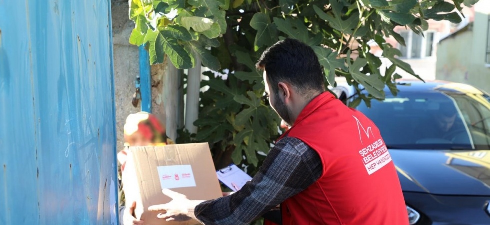Şehzadeler Belediyesi’nden ihtiyaç sahiplerine gıda yardımı