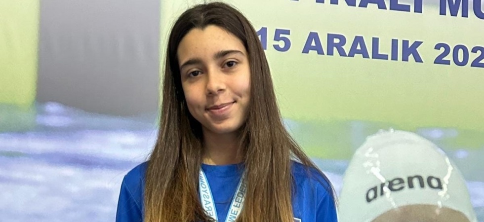 Yunusemreli yüzücü Elif Aşanlı’dan gümüş madalya