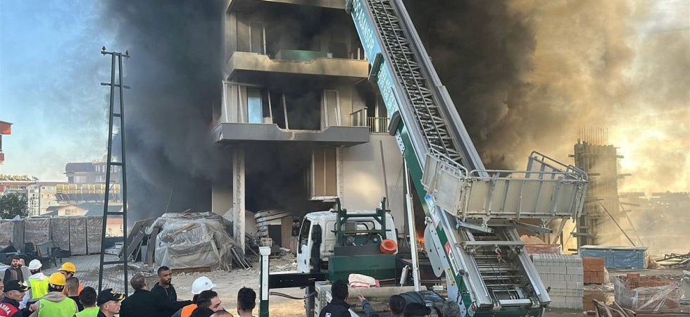 Alanya'da 9 katlı otelde yangın: İşçiler mahsur kaldı