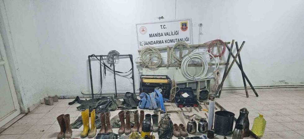 Kula’da kaçak kazıya jandarma engeli