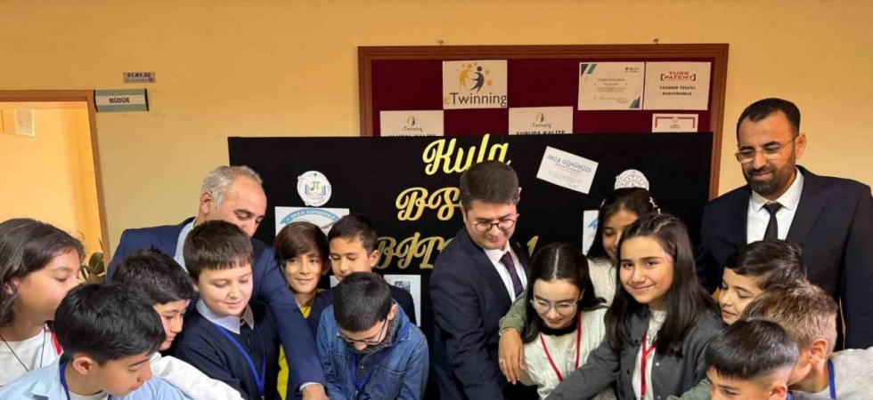 Kula’da küçük yazarlar büyük bir eseri hayata geçirdi