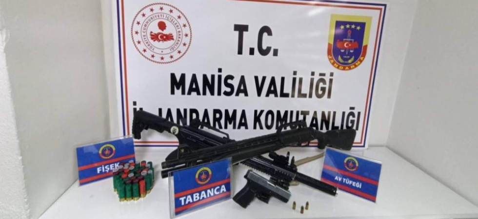Manisa’da ruhsatsız tabanca ve tüfek ele geçirildi
