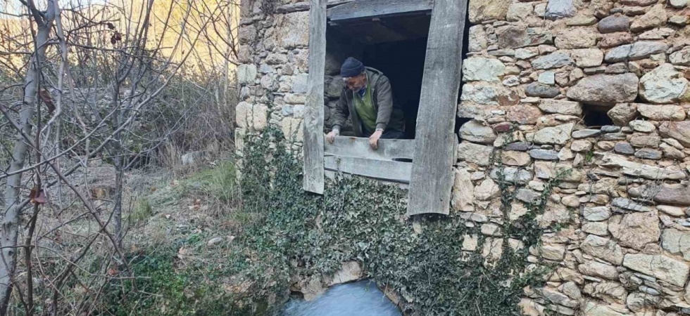 Manisa’da 210 yıldır faaliyet gösteren su değirmeni yıllara meydan okuyor