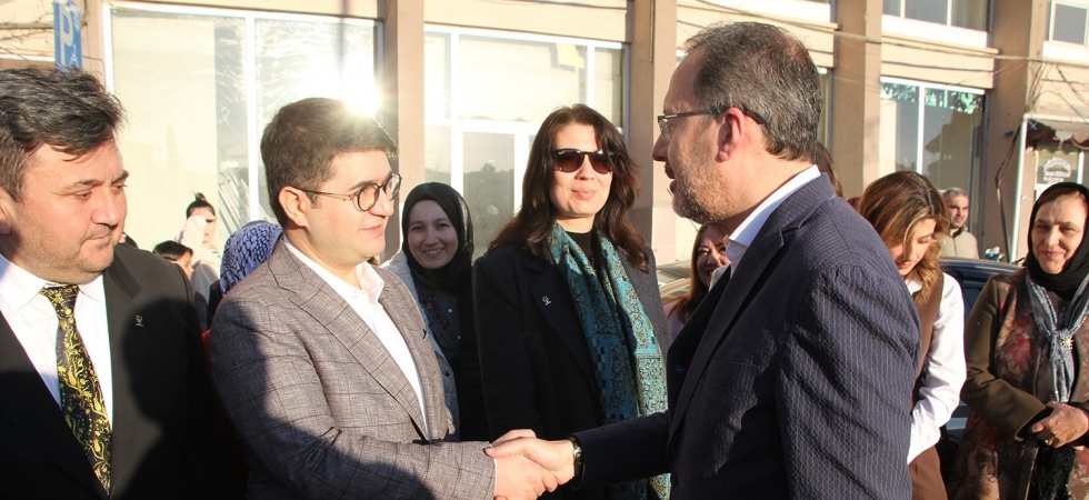AK Parti İzmir Milletvekili Kasapoğlu, Kula AK Parti’nin düzenlediği iftara katıldı