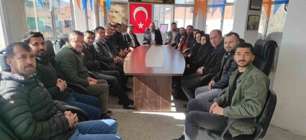 Rozetini Cumhurbaşkanı Recep Tayyip Erdoğan takmıştı, AK Parti ziyaret etti
