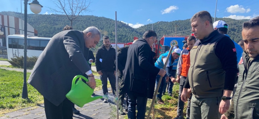 Alaşehir’de 400 fidan toprakla buluştu