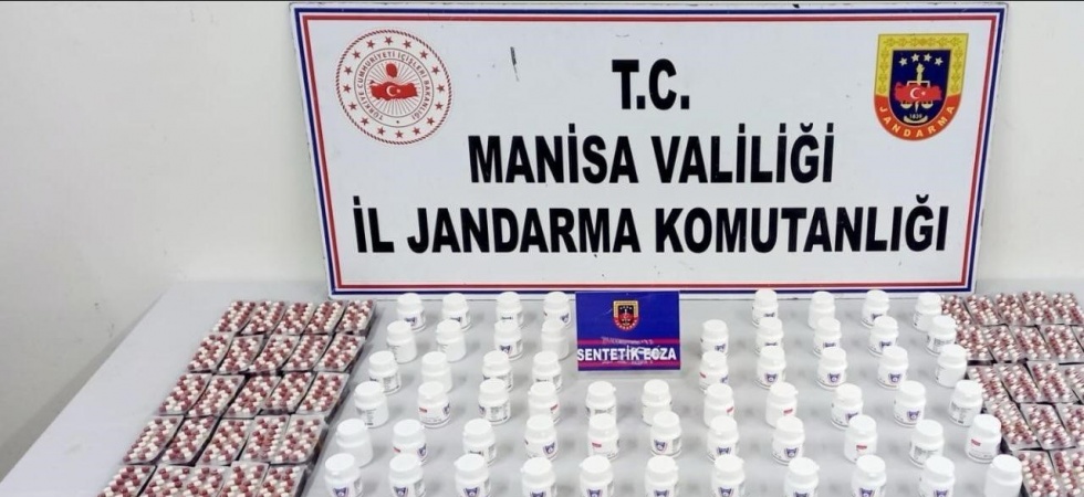 Araçlarında uyuşturucu haplarla yakalandılar