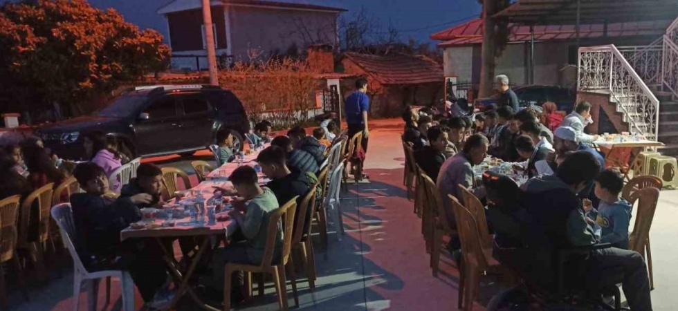 Bereketli’nin çocuk ve gençlerine camide iftar