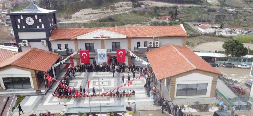 Demirci’de halkla bayramlaşma programına yoğun katılım