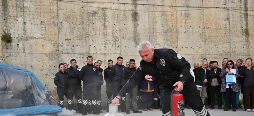 Hastane personeline uygulamalı yangın eğitimi