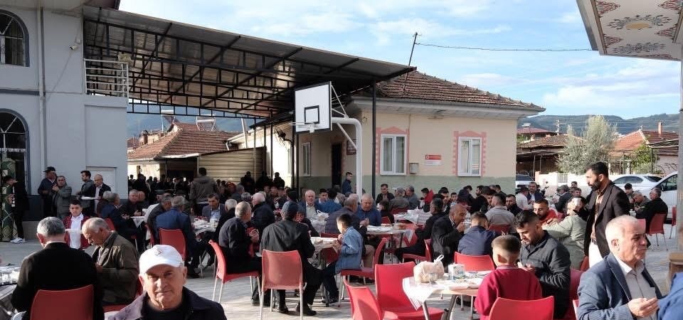 Mahalleli geleneksel bayram yemeğinde buluştu