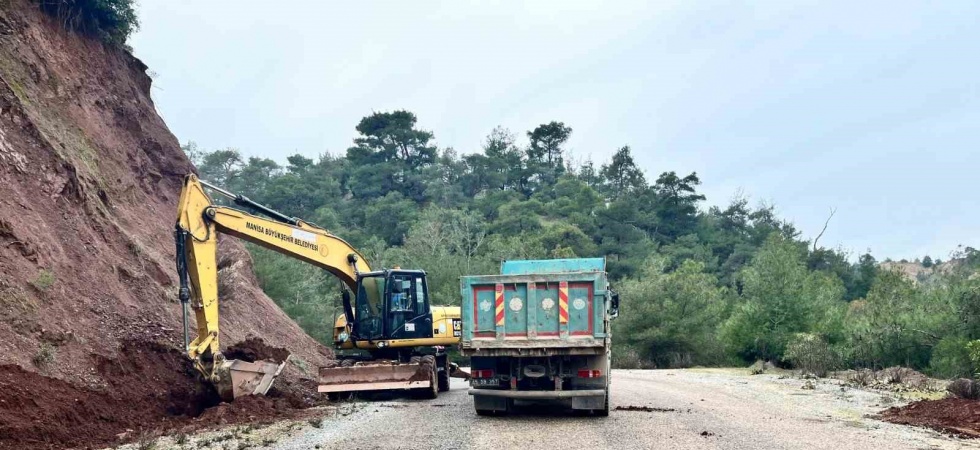 Manisa’da yol çalışmaları hız kesmeden sürüyor