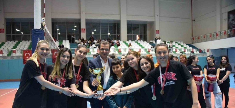 Salihli’de kadınlar, voleybol turnuvasında buluştu
