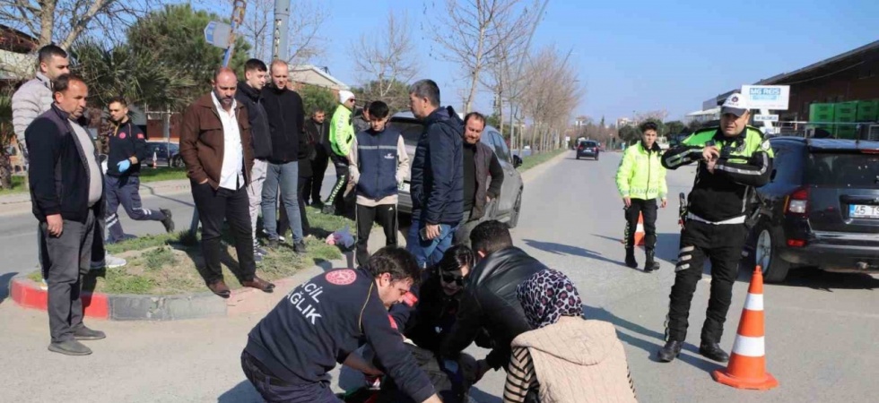 Turgutlu’da otomobil ile motosiklet çarpıştı: 2 yaralı
