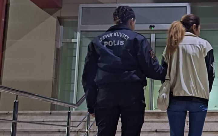 Uyuşturucu ticaretinden hüküm giyen kadın yakalandı