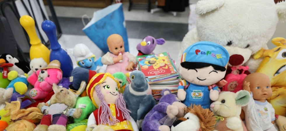 Yunusemre Belediyesi kitap ve oyuncak kampanyasına destek devam ediyor