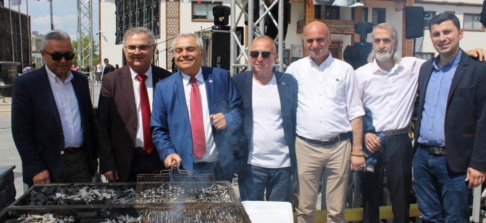 Hamsi Festivali’nde 2 ton hamsi dağıtıldı