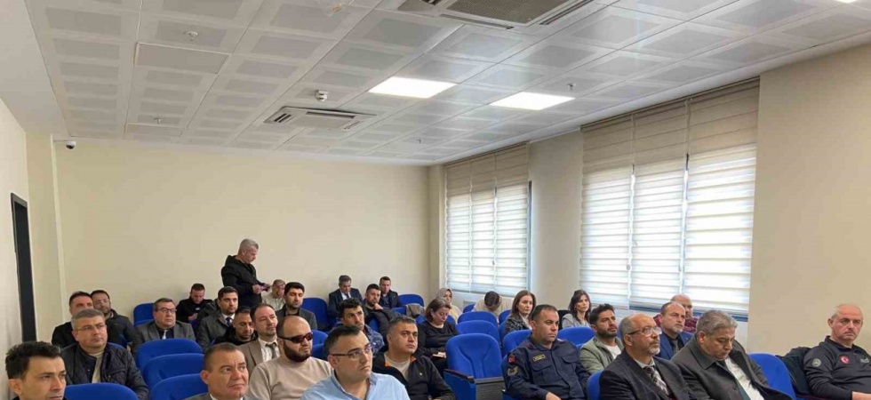 Alaşehir’de kurumlara doğal afetler konusunda bilgilendirme toplantısı